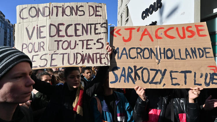 Survivre en Silence : Le Combat Inconnu des Étudiantes Algériennes Face à la Précarité en France